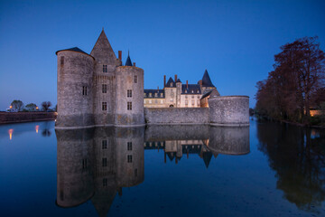 Famous medieval castle Sully sur Loire, Loire valley, France. - obrazy, fototapety, plakaty