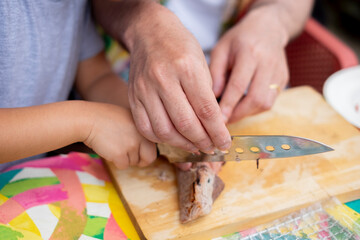鰹のタタキを作る_子供が切る_教える