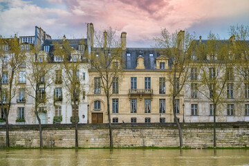 Paris, ile Saint-Louis, beautiful houses quai d’Anjou
- 777483090