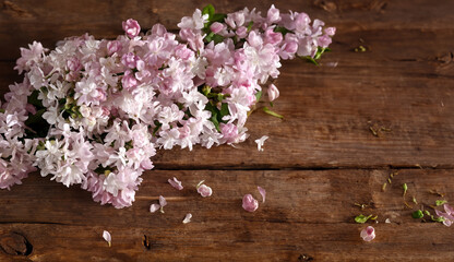 Fototapeta na wymiar natural fresh bouquet of lilacs on wooden background