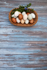 Wielkanoc, jajka wielkanocne, koszyczek, święconka, jajka w różnych kolorach, naturalne,...