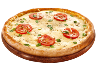 pizza de queijo, tomate e manjericão sobre prato de madeira isolado em fundo transparente - pizza marguerita 