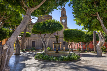 The old city of Galdar in the north of Grand Canary Island, Canary Islands, Spain. The church (Parroquia) de Santiago Apóstol with town square Plaza de Santiago. - obrazy, fototapety, plakaty
