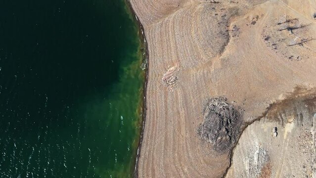 Bird's eye view of Cle Elum lake shore with calm waves in Washington State
