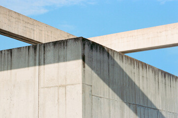 analogical minimalist architecture
