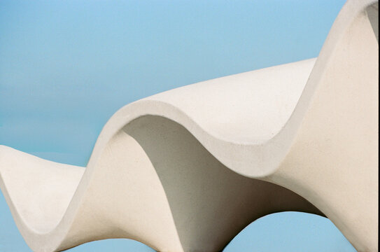 analogical minimalist architecture
