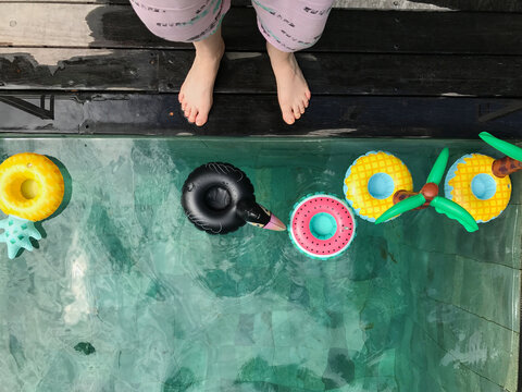 Tropical floating drinks holders 
