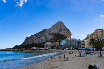 Fototapeta na wymiar Calpe beach in spring with the mountains in the background.