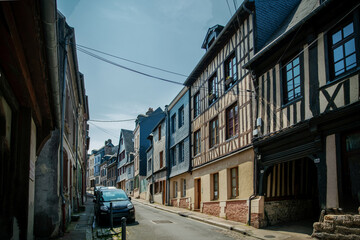 Narrow street of ancient town Honfleur - obrazy, fototapety, plakaty