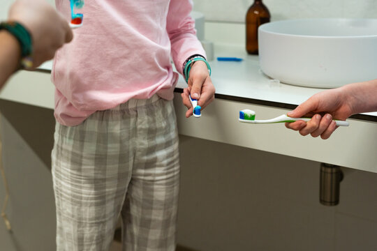 sisters kids girls brushing teeth before bedtime