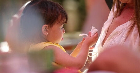 Obraz premium Candid family scene between infant girl and mother together