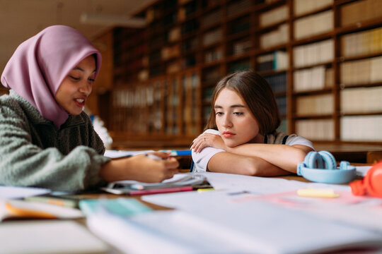Students in library 