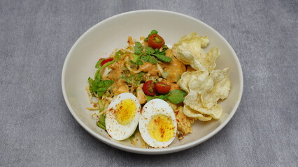 Indonesian restaurant-style Gado Gado uses eggs and emping