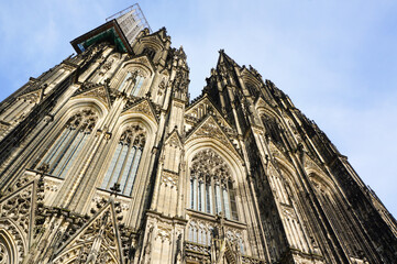 ドイツの観光地にそびえる大聖堂