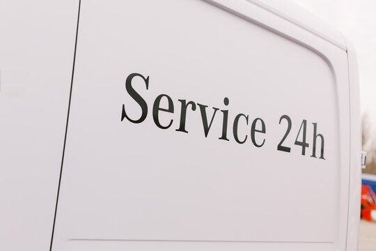 "Service 24 h" message on the white van