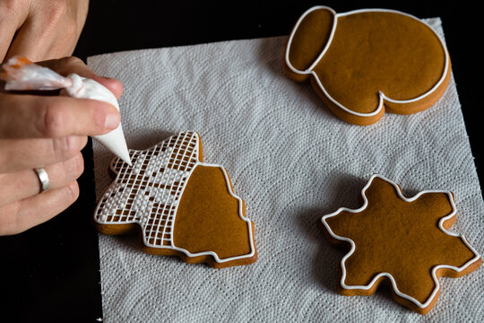 Norwegian snowflake pattern on gingerbread