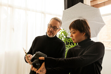 Photographers having a conversation 