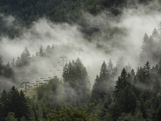Misty mornings into the mountains
