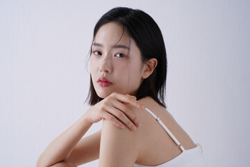 美しい韓国人女性のナチュラルなスキンケアイメージ