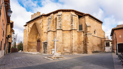 Medieval Romanesque stone church in the town of Aranda de Duero in Burgos. - obrazy, fototapety, plakaty