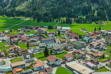 Die Ortschaft Tannheim in Tirol im Luftbild - obrazy, fototapety, plakaty