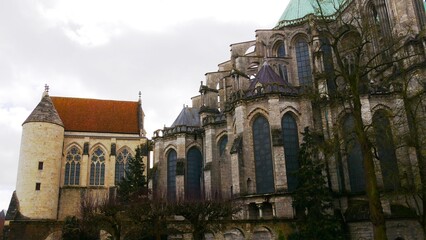 Chapelle Saint-Piat et cathédrale catholique Notre-Dame de Chartres en Eure-et-Loir France Europe - obrazy, fototapety, plakaty