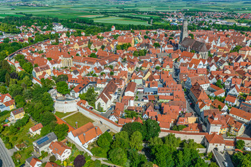 Ausblick auf die pittoreske Stadt Nördlingen im Rieskrater in Nordschwaben