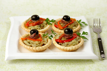 Tartlets with pepper and anchovies.