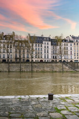Paris, the ile Saint-Louis, beautiful houses quai d’Anjou - 778145804