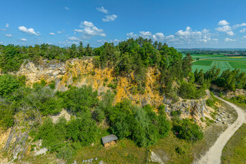 Ausblick auf den Erlebnissteinbruch Lindle bei Holheim am südlichen Kraterrand des Nördlinger Ries