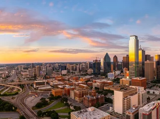 Gardinen Evening Glow: Captivating 4K Ultra HD Picture of Dallas, Texas Skyline at Dusk © Only 4K Ultra HD