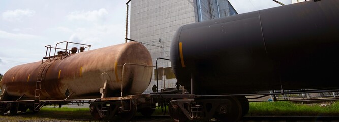 4k ultra hd image of Grain Elevator by the railroad track