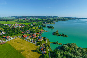 Ausblick auf den Allgäuer Alpenrand bei Füssen am Forggensee, Blick über den Bootshafen zum...
