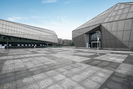 The appearance of modern buildings in empty squares and science museums