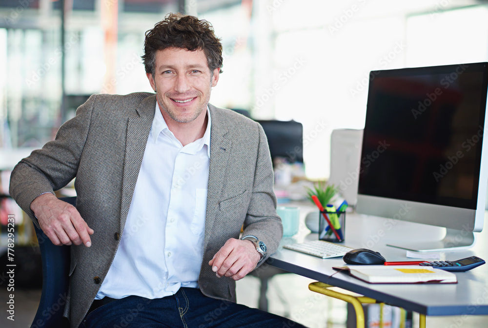 Aufkleber man, desk and computer in portrait with smile in office with designer for creative project. male per