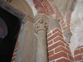 Romanische Säule im Kloster Jerichow in Sachsen-Anhalt