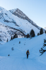 Fototapeta na wymiar Winter hikes in Switzerland are always a good opportunity to see the beauty of the snowy mountains