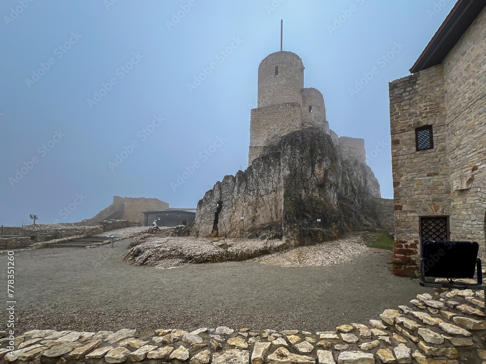 Wall mural Castle ruins in Rabsztyn in Poland in rainy and foggy weather. The facility near Olkusz on the Eagle's Nests trail on the Krakow-Czestochowa Upland