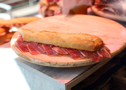 bocadillo de jam&oacute;n ib&eacute;rico
