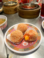 Salted Egg Yolk Sesame Balls: Chinese Food Specialties, onde onde telur asin