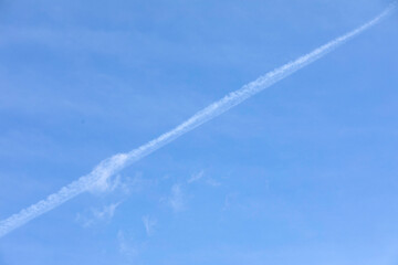 Skies and aeroplane footprints, for the moderately literate chemitrails. False theory, under-education.