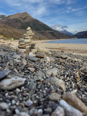 Cairn au lac du Sautet