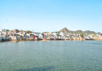 Fototapeta na wymiar Panoramic image of Pushkar Sarovar Lake, sacred pilgrimage for Hinduism in India