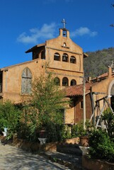 Iglesias herencia de nuestro pasado colonial y catolico.