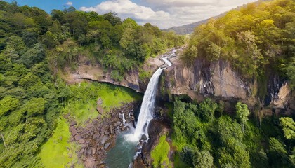 熱帯雨林の秘境にたゆたう壮大な滝 - 大自然の神秘と力強さを映す景色 - obrazy, fototapety, plakaty