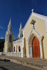 Iglesias herencia de nuestro pasado colonial y catolico.
