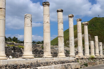 Fototapeta premium 05 06 2022 Haifa Israel. In the Beit She'an National Park, after the earthquake, the ruins of an ancient Roman city were preserved.
