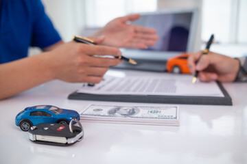 Fototapeta premium Car dealers recommend car to customers before entering into sales contracts so that customers can get the car they like before paying contract money. Concept of making sales contract with distributor