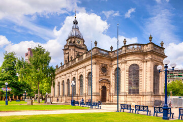  Birmingham Cathedral, Cathedral Church of Saint Philip, Birmingham, West Midlands, England on a fine summer day. - obrazy, fototapety, plakaty