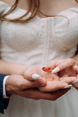 The image shows a person holding pills 6914.